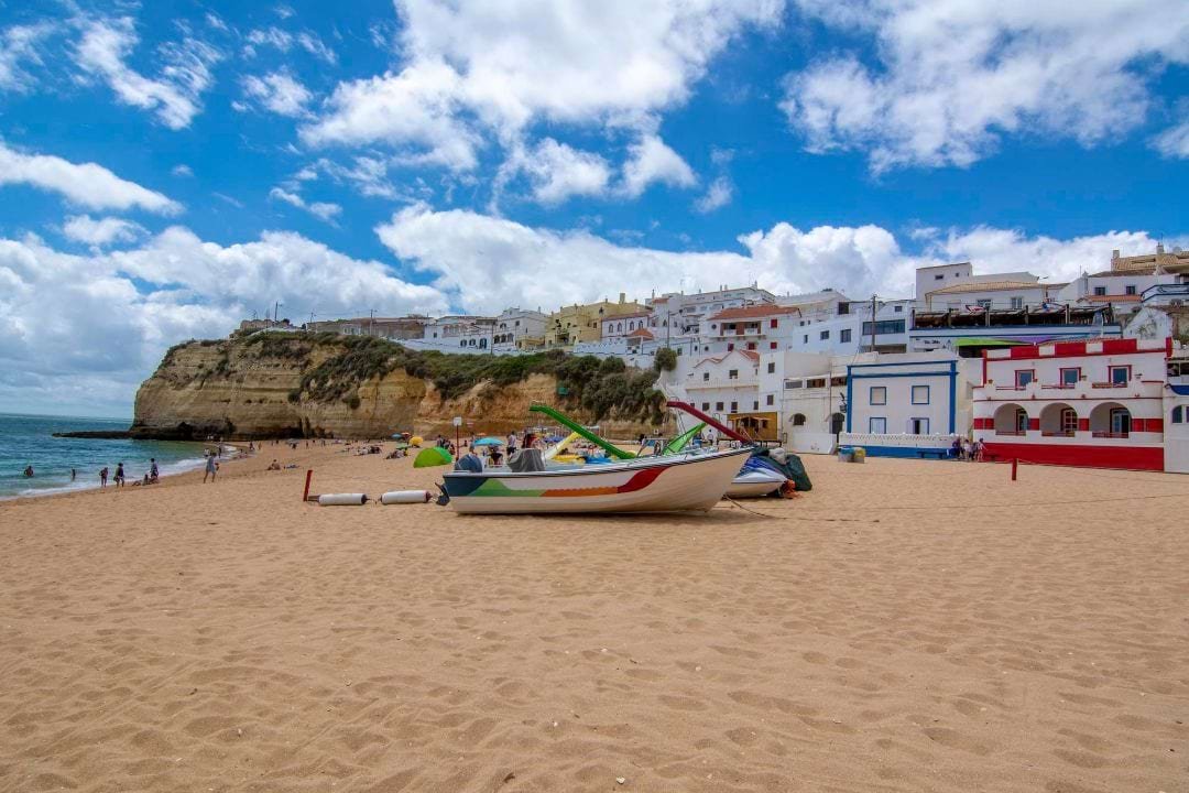 5-serene-spanish-beaches-for-self-discovery-and-total-tranquility 5-serene-spanish-beaches-for-self-discovery-and-total-tranquility