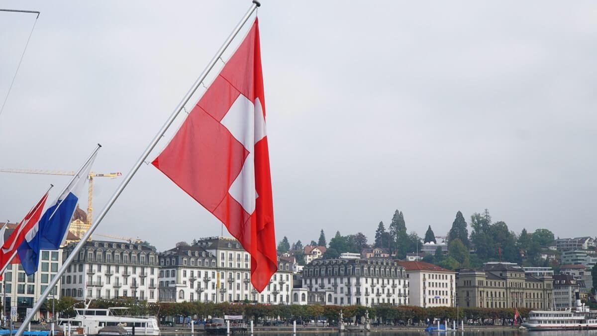 studying-in-switzerland-graduates-are-more-likely-to-find-a-job-in-first-post-graduation-year-than-i studying-in-switzerland-graduates-are-more-likely-to-find-a-job-in-first-post-graduation-year-than-i