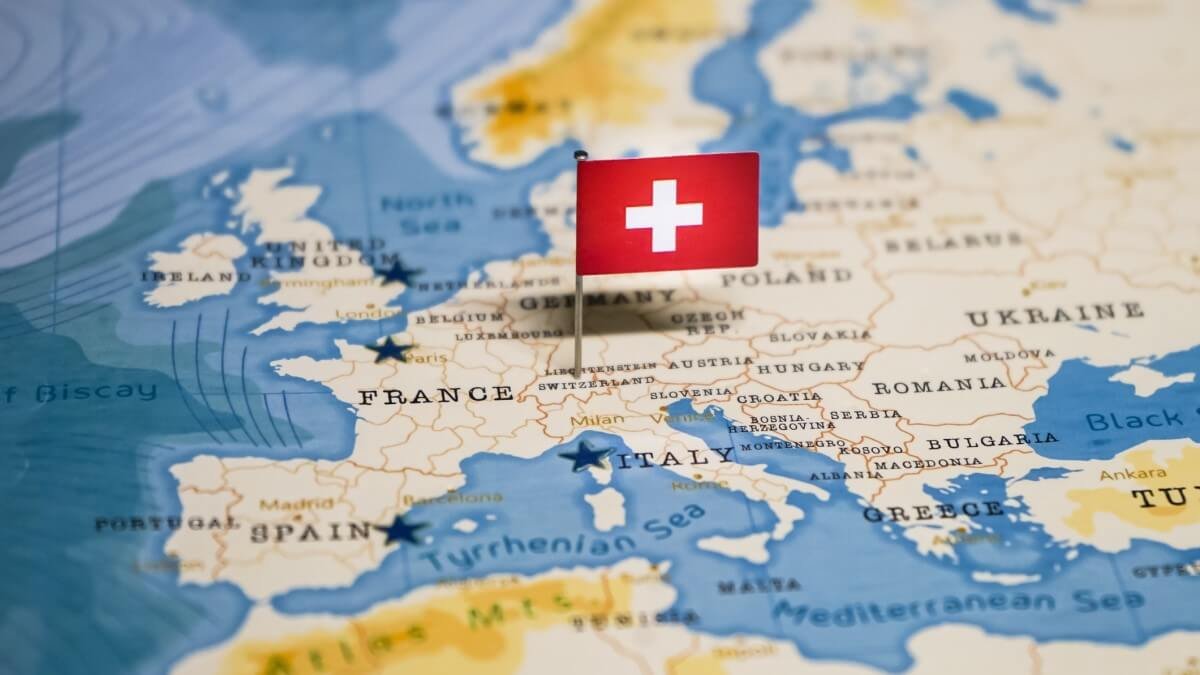 swiss-passports-to-be-issued-with-a-new-design-from-october
