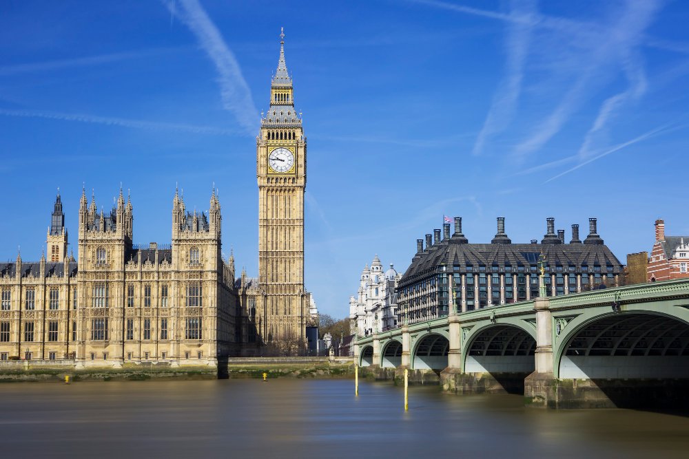 uk-plans-to-extend-settlement-requirement-for-eu-migrants-to-over-10-years.jpg